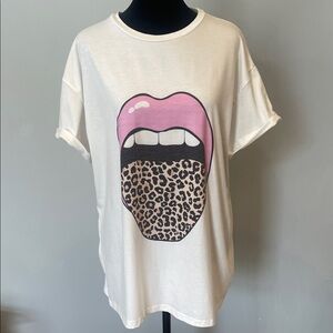 Graphic Leopard Tongue Tee with Pink Lips oversized fit